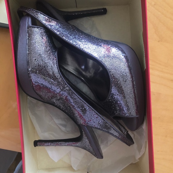 Pawter Glitter Heels - Picture 2 of 3